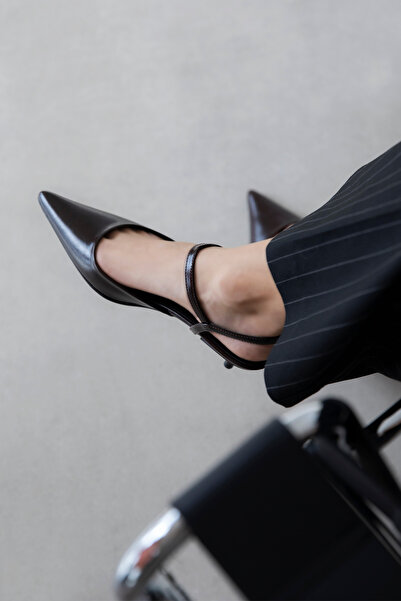 STRASWANS Melvin Γυναικεία παπούτσια με τσαλακωμένο δερμάτινο τακούνι καφέ