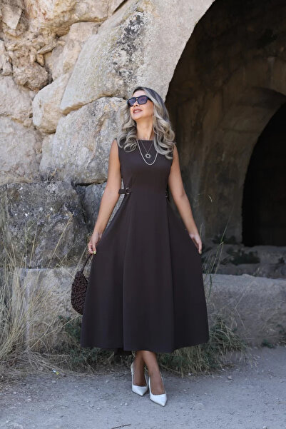 bytugcekaya Μίντι φόρεμα με λεπτομέρεια καφέ χρώματος