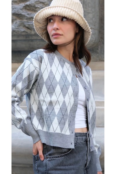 Butik Una Fiaba-Γκρι πλεκτή ζακέτα με κουμπιά για γυναίκες με διαμαντένιο σχέδιο