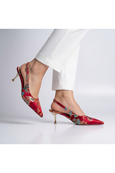 Letafia Κοντά παπούτσια με οικογενειακό έθνικ σχέδιο με χρυσό τακούνι