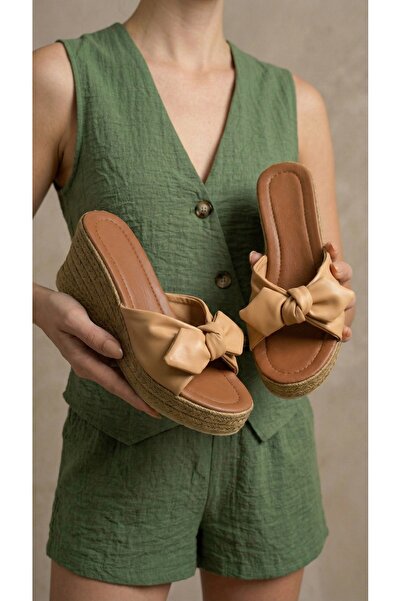 Beyond Γυναικείες Παντόφλες Πλατφόρμας με Φιόγκο Βιζόν 8εκ. BYNDPWRFY01