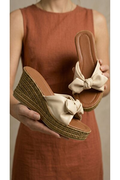 Beyond Γυναικείες Παντόφλες Πλατφόρμας Μπεζ με Φιόγκο 8εκ. BYNDPWRFY01