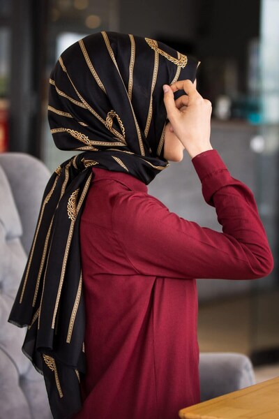 Vissona 100% İPEK KEMER DESENLİ SİYAH - GOLD RENKLİ ŞAL