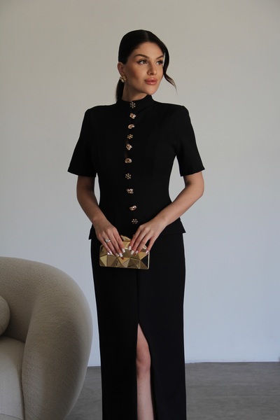 Julidress Μαύρο φόρεμα με χρυσά κουμπιά, ψηλό γιακά και σκίσιμο, μακρύ μάξι φ...