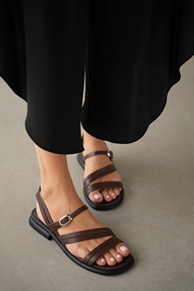 selin shoes Bloria Hakiki Deri Arkadan Lastikli Ayarlanabilir Toka Detaylı Ka...
