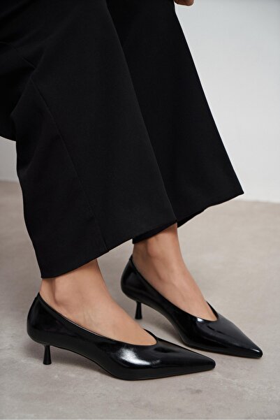 NİŞANTAŞI SHOES Γυναικεία παπούτσια με τακούνι Tinky Black Rustic με μυτερή μύτη