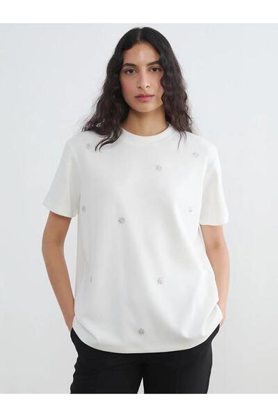 LC Waikiki Γυναικείο T-Shirt με λαιμόκοψη ποδηλάτου και στρας (S6)