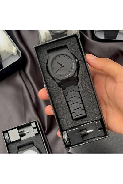 B Μαύρο Φάντασμα – Το ρολόι που δείχνει την ώρα χωρίς να λέει τίποτα