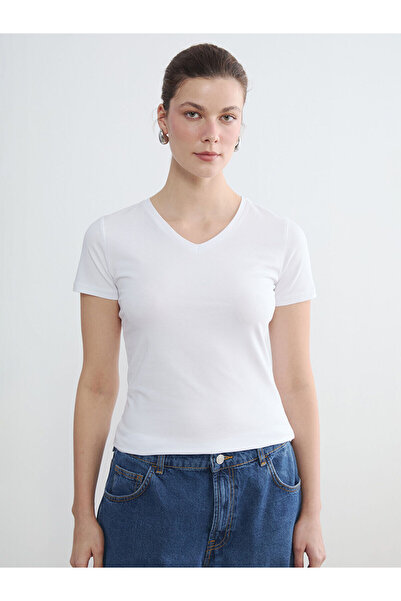 LC Waikiki Γυναικείο μπλουζάκι YK PLUS με λαιμόκοψη V