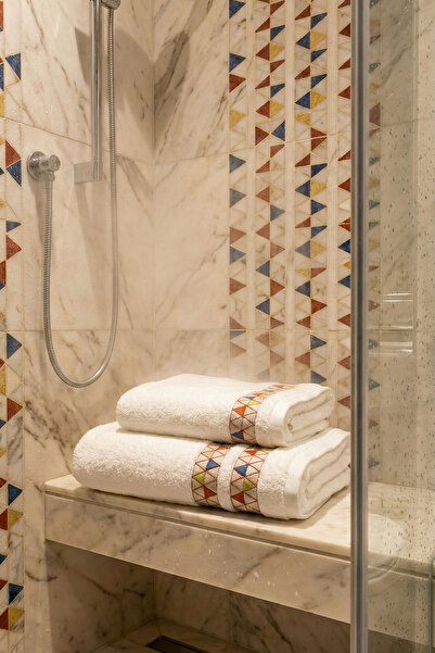 Nazik Home Πετσέτα προσώπου με σχέδιο Tria Karo (50 x 90 εκ.)