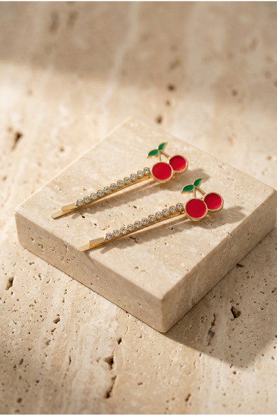 Katia&Bony Λεπτομερής πόρπη 2 τεμαχίων σε κόκκινο χρώμα με λεπτομέρεια από πέ...