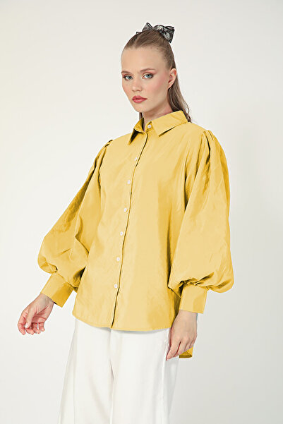 Suede Style 8199 - Κομψό και άνετο πουκάμισο με μανίκια σε σχήμα μπαλονιού σε...