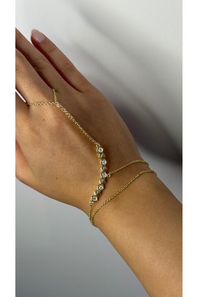 Selay Accessory Gold Hexagonal Detailed Shahmeran – Minimalist Hand Accessory with Stones
