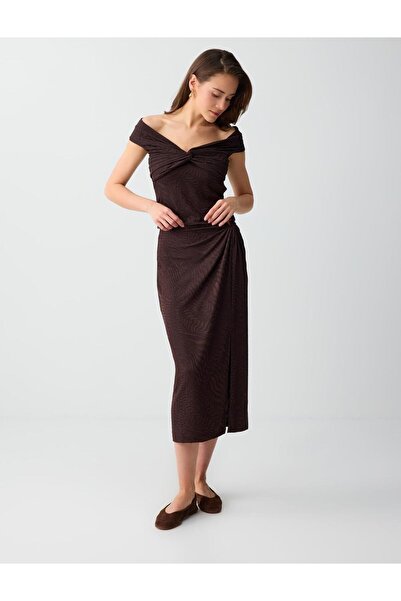 Jimmy Key Πλεκτή φούστα μίντι σε καφέ απόχρωση με σκίσιμο και λεπτομέρεια στη...