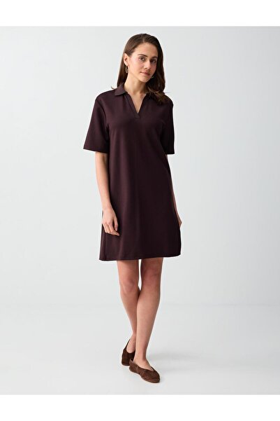 Jimmy Key Πλεκτό μίνι φόρεμα με κοντό μανίκι και γιακά πόλο σε καφέ απόχρωση