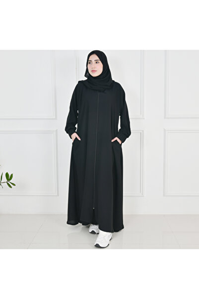 HAWRAA ABAYA عباية سوداء مغلقة بسحاب واكمام ضيقة بكسرات مع جيوب مخفية تغلق بسحاب