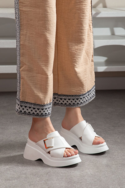 MİSS ZÜLÜF Γυναικείες χρυσές παντόφλες Tokla Suslemeli