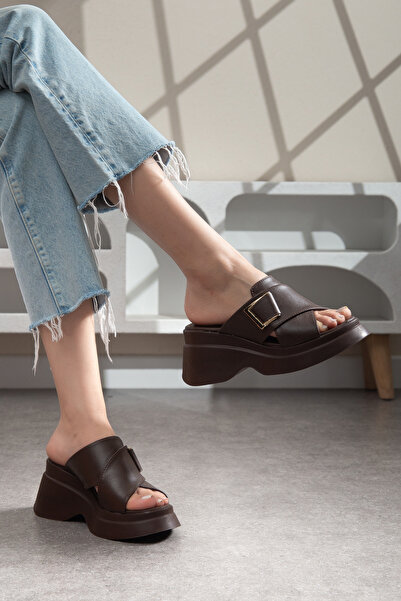 MİSS ZÜLÜF Γυναικείες χρυσές παντόφλες Tokla Suslemeli