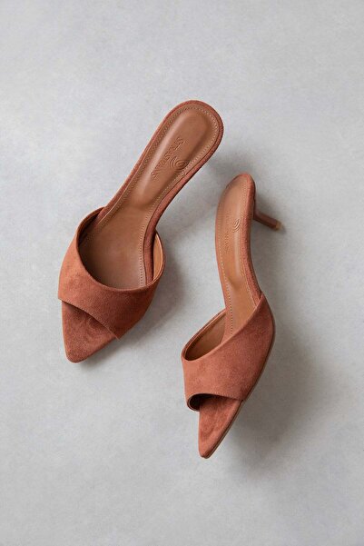 STRASWANS Γυναικεία σουέτ σανδάλια Randall με τακούνι και σχέδιο πλακάκι