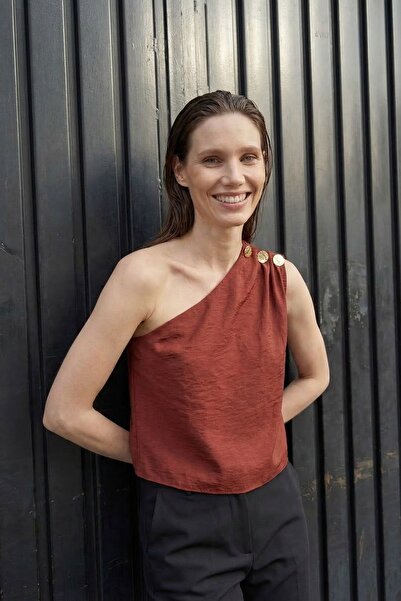 Hiccup MY FASHION Ασύμμετρο τοπ από σιφόν με λαιμόκοψη