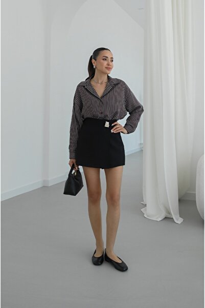 Havoş Μαύρη χρυσή καρφίτσα με λεπτομέρειες σε σορτς φούστα