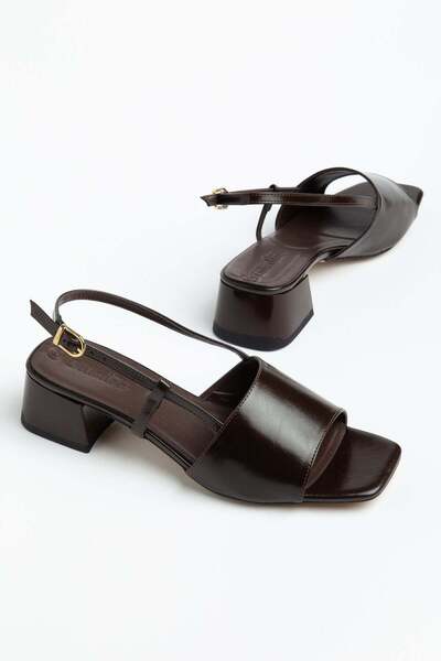 Dilimler Ayakkabı Γυναικεία πέδιλα με χαμηλό τακούνι μεγάλου μεγέθους, καφέ χ...