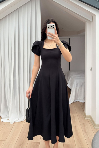 Sindimoda Ανοιξιάτικο φόρεμα με τετράγωνο γιακά και λεπτομέρεια πιέτας στα μα...