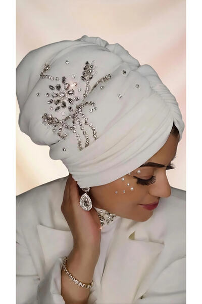 Moda Nurhan Beyaz Dolgulu Drapeli Tasarım Taşlı Bone