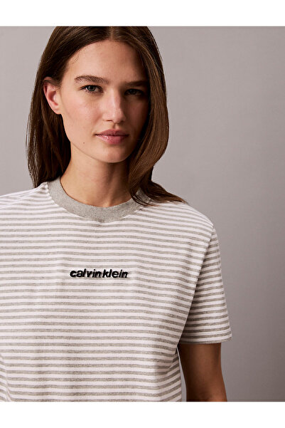 Calvin Klein Kadın SS Classic Stripe Logo Detaylı T-shirt