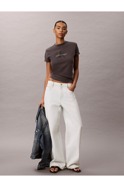 Calvin Klein Kadın SS Acid Wash Hero Monologo Detaylı T-shirt