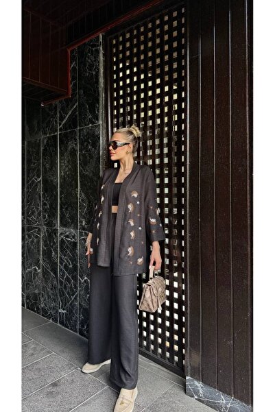 elbisereyonda Σετ δύο τεμαχίων από λινό ύφασμα με λεπτομέρειες από πέτρα και ...