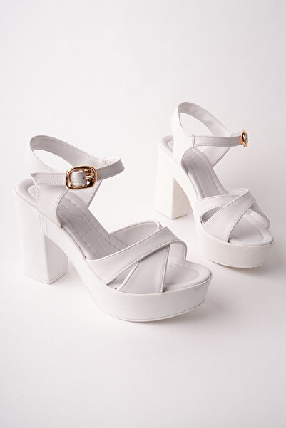 Madam Tarz NVL-162 Σανδάλια με χοντρό τακούνι και χιαστί λουράκια