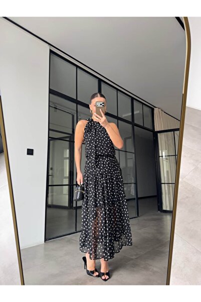 BB Bensu Buyruk ΦΟΡΕΜΑ ΣΙΦΟΝ ΜΕ ΔΕΣΙΜΑ ΣΤΟ ΛΑΙΜΟ ΜΑΥΡΟ