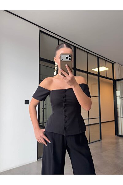 BB Bensu Buyruk ΜΠΛΟΥΖΑ ΜΕ ΚΟΥΜΠΙΑ ΚΑΙ ΚΟΡΔΕΛΕΣ ΣΤΗΝ ΜΕΣΗ, ΧΩΡΙΣ ΤΙΡΑΝΤΕΣ, ΜΑΥΡΗ