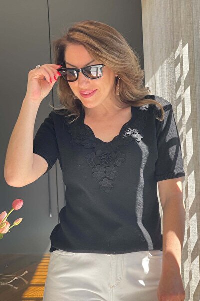 MİSLİNA BUTİK Çiçek Yaka Detay Siyah Bluz