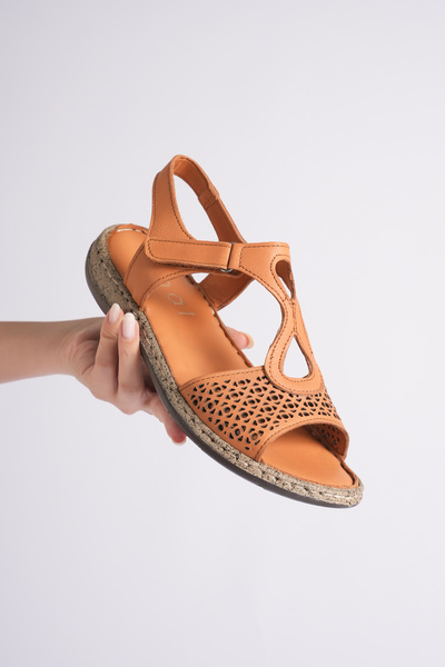 AYAKKABİSEPETİ Γυναικεία δερμάτινα σανδάλια TABA HAKIJİ