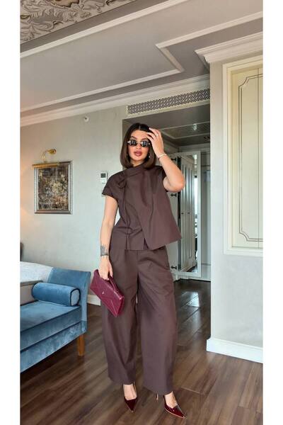 LOKADI Καφέ σετ δύο τεμαχίων με παντελόνι φαρδιάς γραμμής, με δαντέλες στο γι...