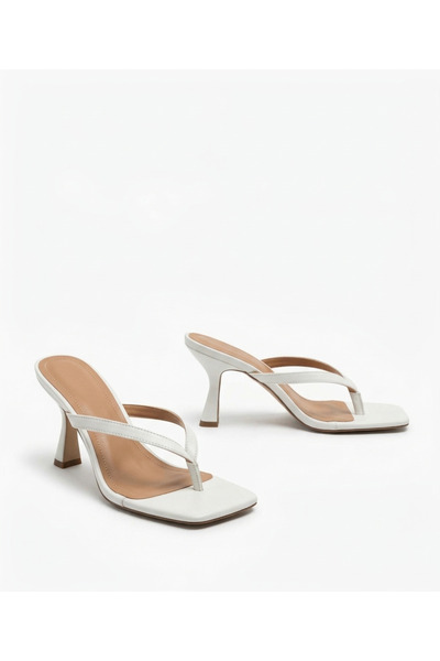 Yula Fashion Shoes Γυναικείες παντόφλες με λεπτό λουράκι και τακούνι Vera