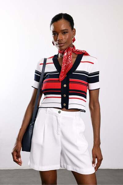 5in1Canpolat Λευκό σορτς με λεπτομέρεια πιέτες 010875