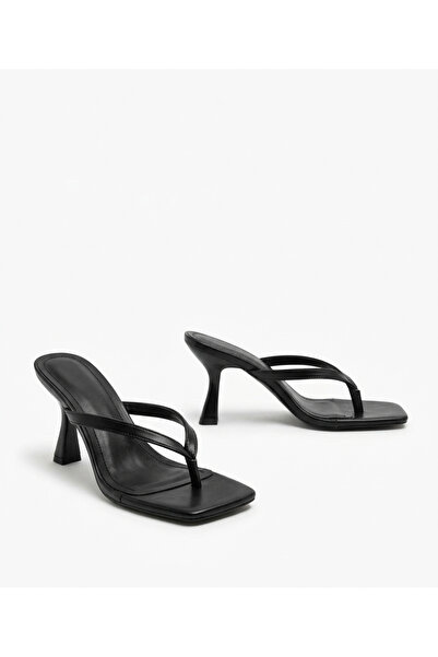 Yula Fashion Shoes Γυναικείες παντόφλες με λεπτό λουράκι και τακούνι Vera