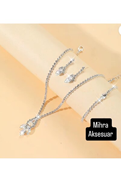 Mihra Aksesuar طقم مجوهرات هدية من الكريستال يتضمن قلادة وأقراط وسوار