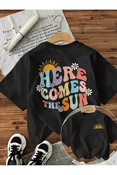 AEMİ Μπλουζάκι Unisex Here Comes The Sun με τύπωμα oversized με λαιμόκοψη ποδ...