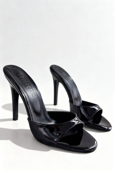 Shoebutik شبشب نسائي من سيندريلا مصنوع من الجلد الأسود اللامع بكعب مستدير