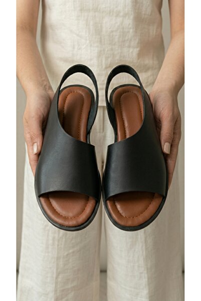 Beyond Γυναικεία Μαύρα Δερμάτινα Σανδάλια με Ανοιχτό Μπροστινό Μέρος 1cm BYND...