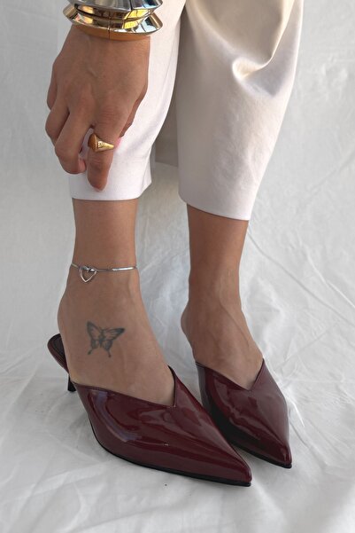 Shoebutik شبشب نسائي بسيط من الجلد اللامع باللون العنابي بكعب صغير