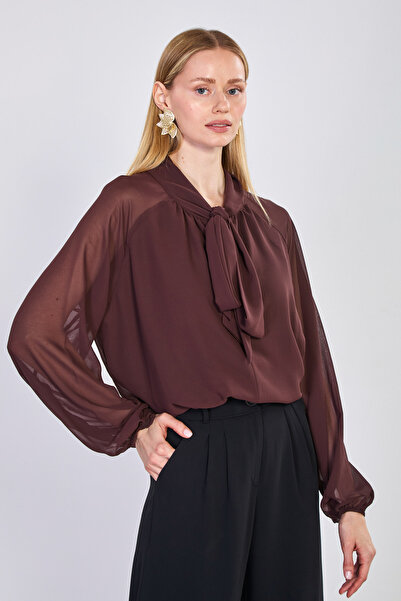 BARRELS AND OIL Γυναικεία μπλούζα σιφόν με δέσιμο στο γιακά - Πικρό καφέ