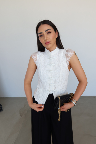 Özge Özgenç Güpür Ve Dantel İşlemeli Yelek