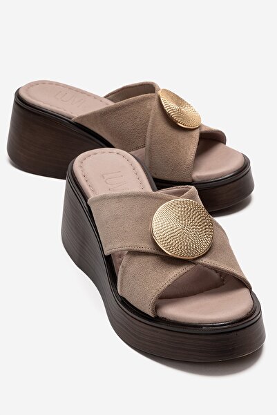 LuviShoes Γυναικείες παντόφλες με τακούνι FIANNA σε μπεζ σουέντ από γνήσιο δέ...