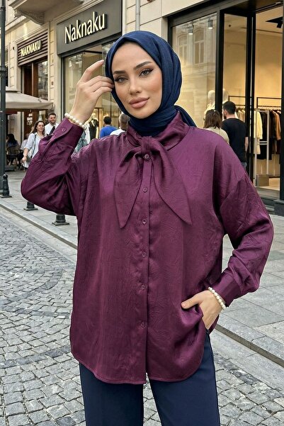 Naknaku تفاصيل ياقة من الساتان - بلون البرقوق