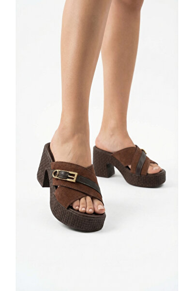 Limeo Άνετα γυναικεία καλοκαιρινά σανδάλια με λεπτομέρεια από πλαϊνή αγκράφα ...